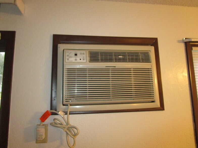 Building Photo - 830 S Moore St