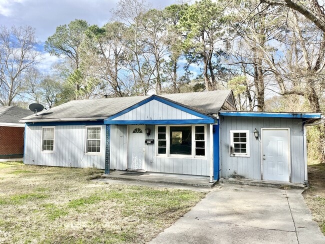 Building Photo - 4075 Fairwoods Dr