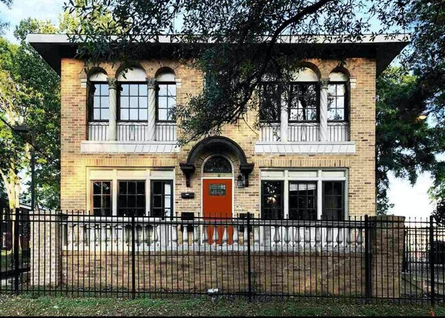 Primary Photo - 814 North Congress Street, Unit 2
