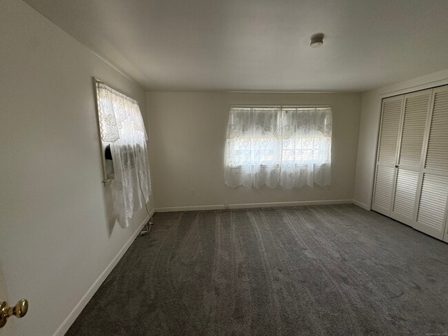 Building Photo - 255 Fairfield Woods Rd