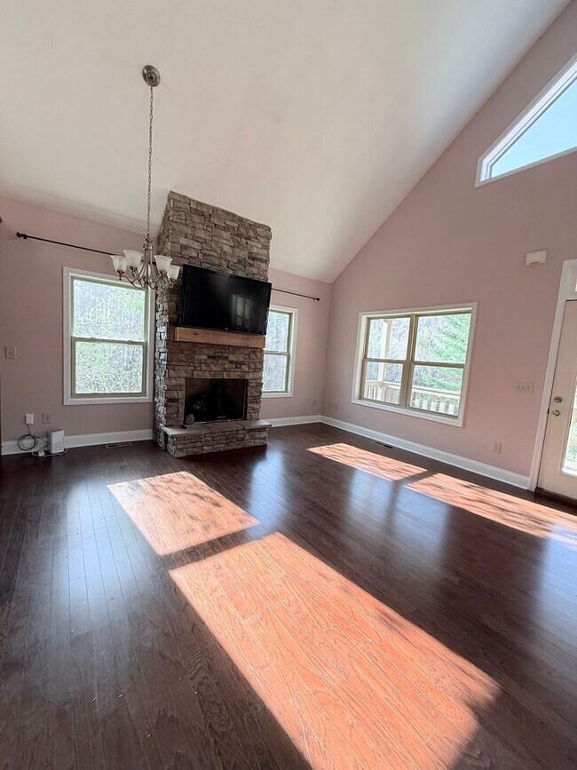 Building Photo - Beautiful Mountain Home near Cleveland