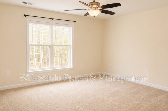 Building Photo - 2132 Chipley Dr