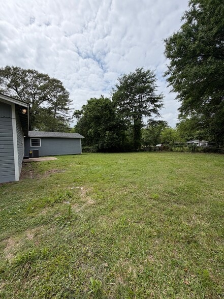 Building Photo - 3610 Davis St