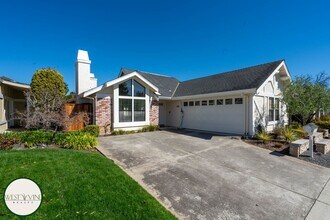 Building Photo - Chic 4 Bedroom, 2.5 Bath Single-Story Home