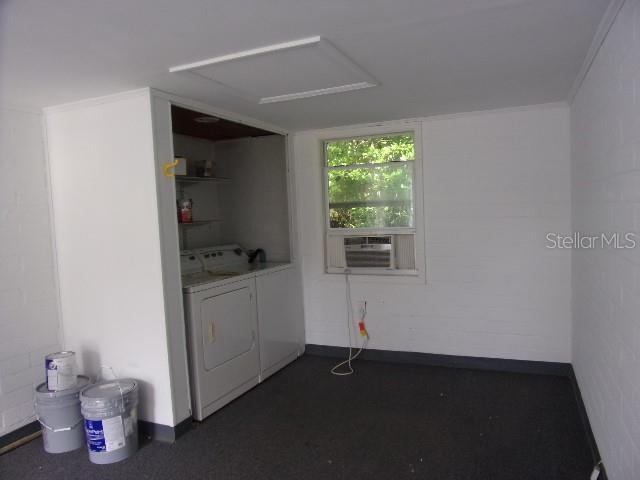 Building Photo - 826 Hollingsworth Rd
