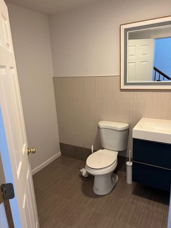 Building Photo - Spacious home 4 bedroom 2 1/2 bath Pittsburgh PA 15201