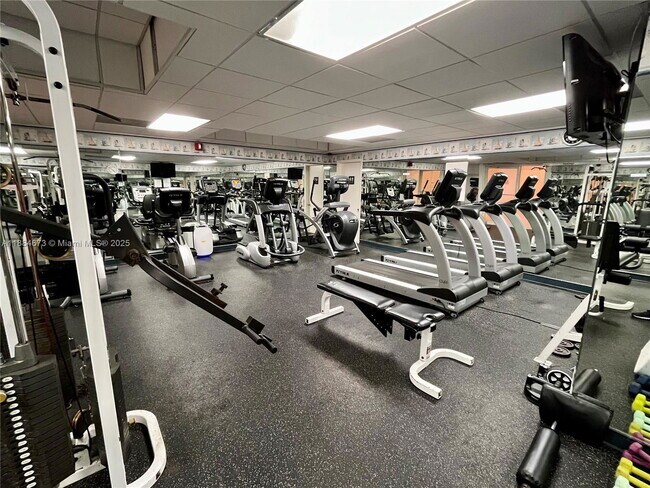 Building Photo - 2899 Collins Ave