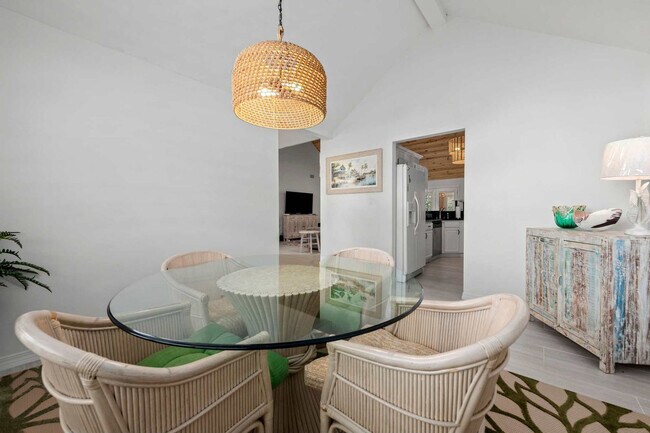 Building Photo - 300 Lan Rob Ln