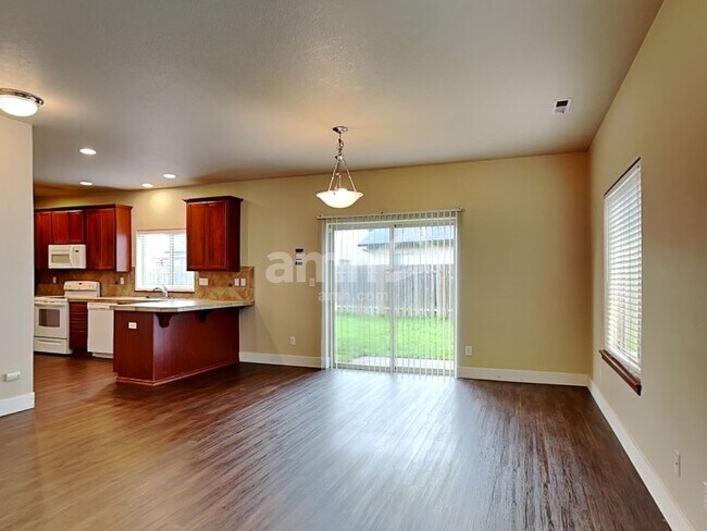 Building Photo - 1115 SE Rollins Ave