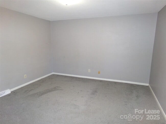 Building Photo - 1351 N 6th St