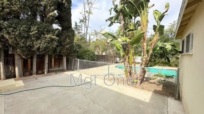 Building Photo - 4637 Central Ave