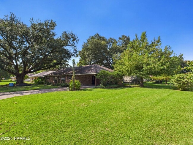 Building Photo - 200 Claymore Dr