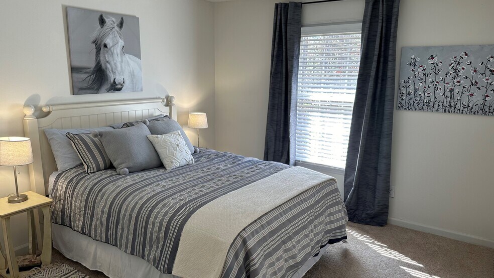 Building Photo - 100 Hebride Ct