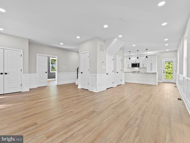 Building Photo - 116 2nd St