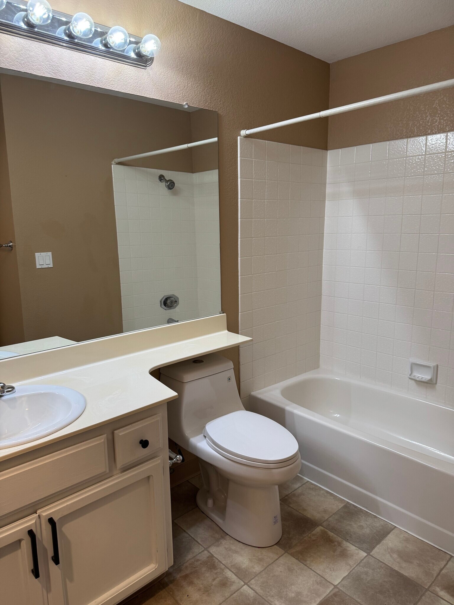 Building Photo - 206 Devonwood