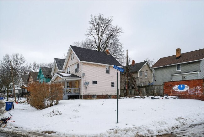 Building Photo - Charming 3BR House in Cleveland