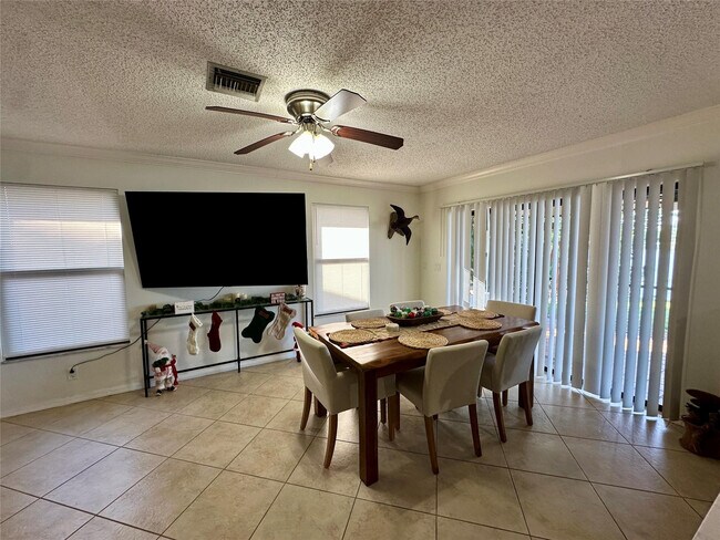 Building Photo - 6657 Paul Mar Dr