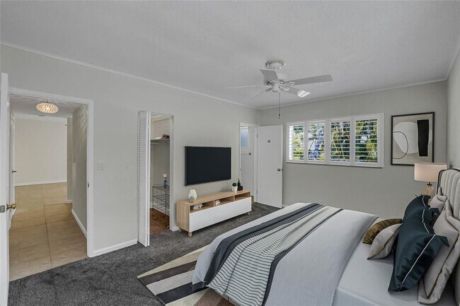 Building Photo - 2725 SE 5th Ct