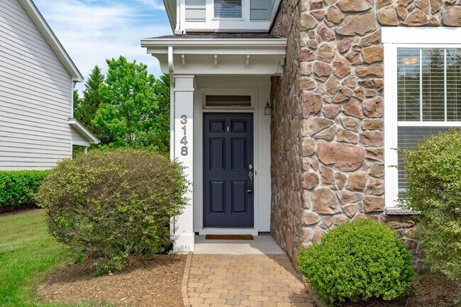 Building Photo - Stylish 2BR+Office (Optional 3rd Bedroom),...