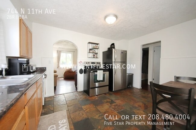 Building Photo - 744 N 11th Ave