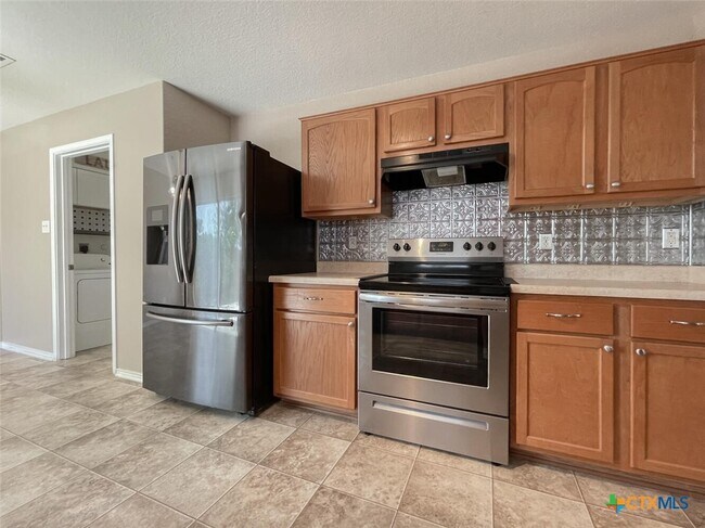 Building Photo - 2237 Stoneleigh Dr