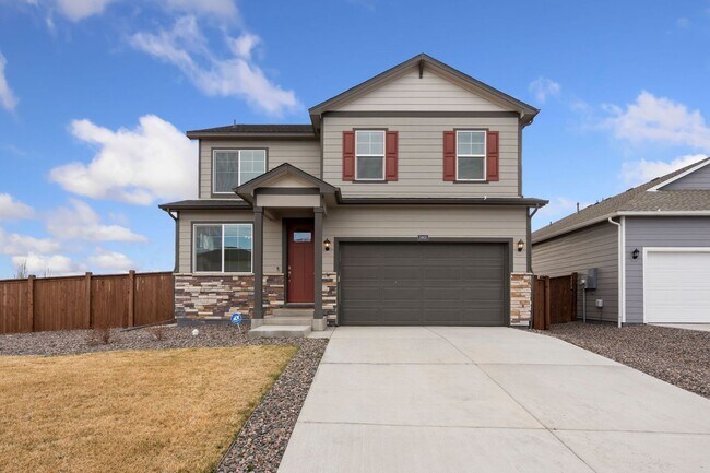 Building Photo - Ideally Located Modern 4-Bedroom Home