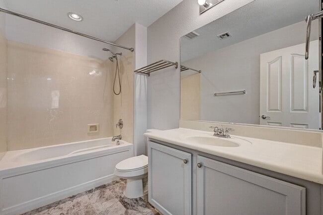 Building Photo - Beautiful 3 Bedroom + Loft - SOLAR INCLUDED!