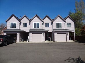 Building Photo - Sulbri04-102/104/106 Rice LN