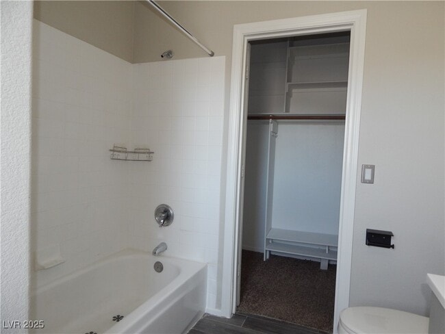 Building Photo - 1032 Sweeping Ivy Ct