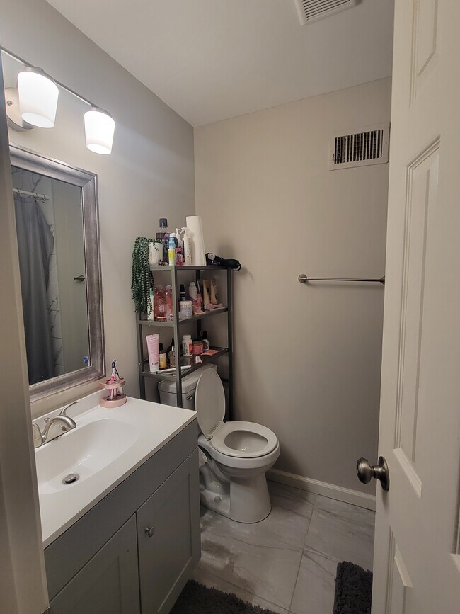 Building Photo - 9859 Connell Dr