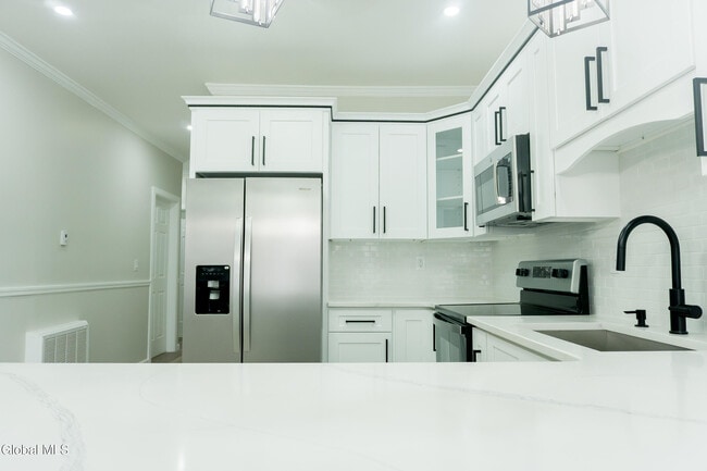 Building Photo - 418 3rd St