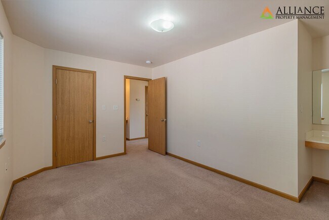 Building Photo - Vattier St. 928-30