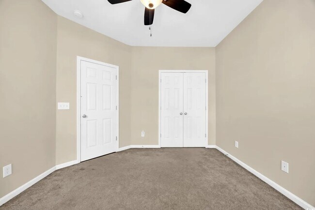 Building Photo - 414 Carriage Lake Dr