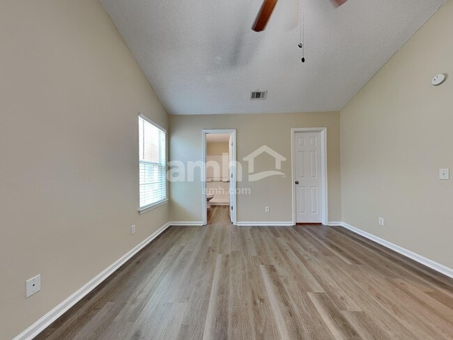 Building Photo - 7 Willow Lakes Dr