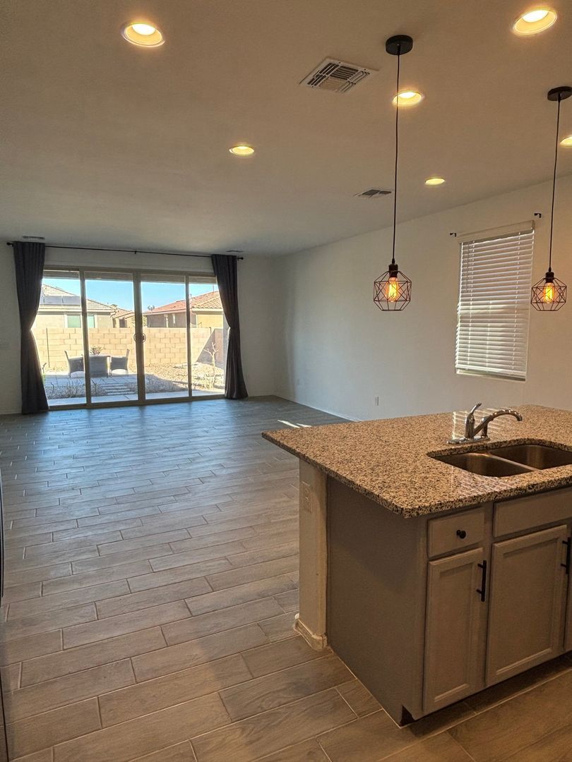 Building Photo - 21334 E Treasure Rd