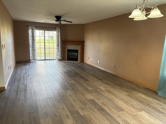 Building Photo - 955 Buckingham Dr