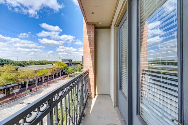 Building Photo - 2299 Lone Star Dr