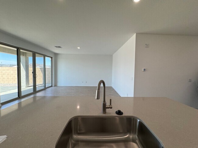 Building Photo - 3 bed 2.5 bath brand new home