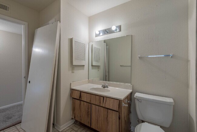Building Photo - 16111 ASPENGLEN DR #206 - Beautiful 2 Bedroom, 2 Bath with Pool View!