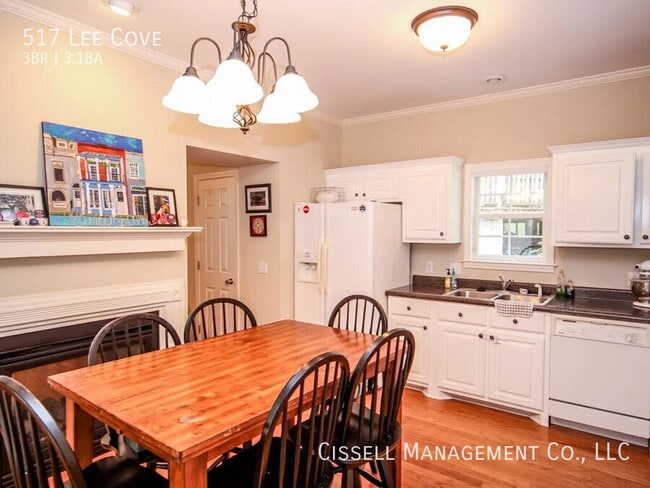 Building Photo - 517 Lee Cove