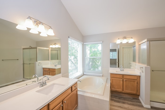 Building Photo - 16556 E Hialeah Dr