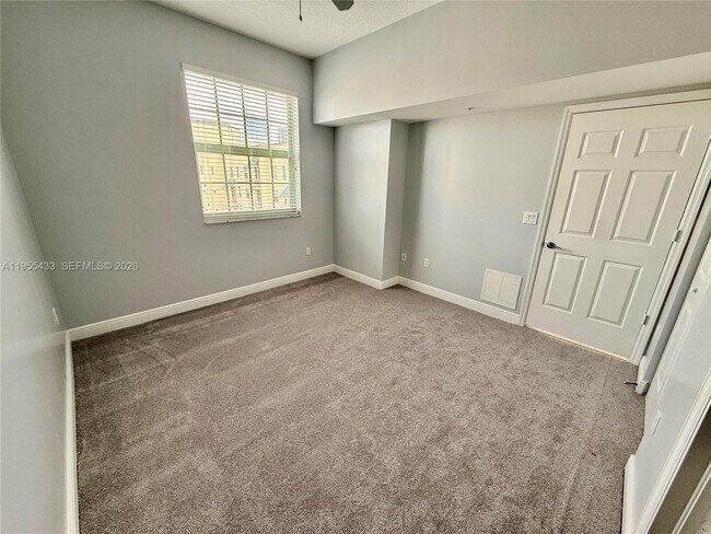 Building Photo - 610 Clematis St