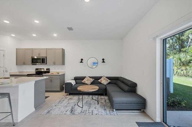 Building Photo - 15032 Cuzcorro Ct