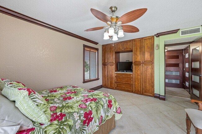 Building Photo - 2400 S Ocean Dr