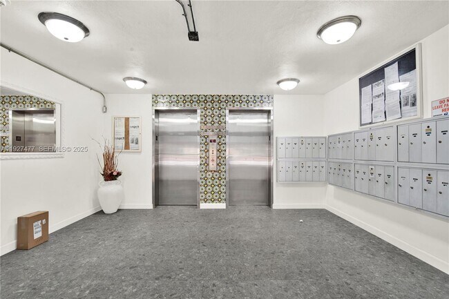 Building Photo - 1340 Lincoln Rd