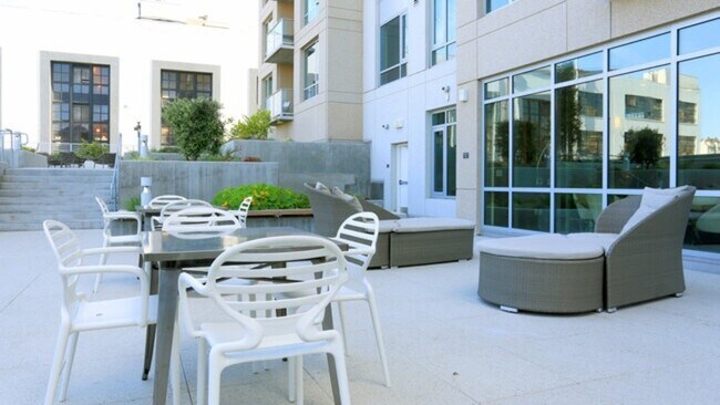 Building Photo - 1285 Sutter St