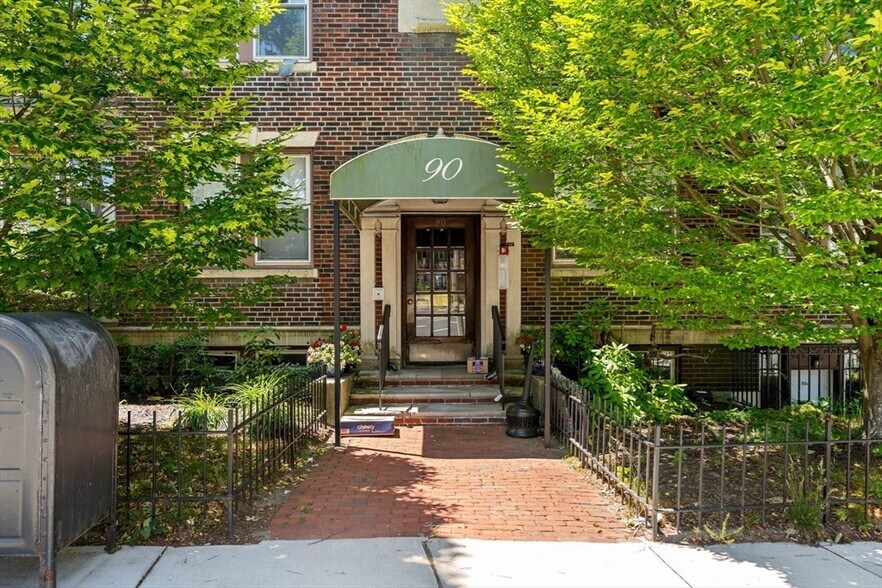 Building Photo - 90 Bynner St