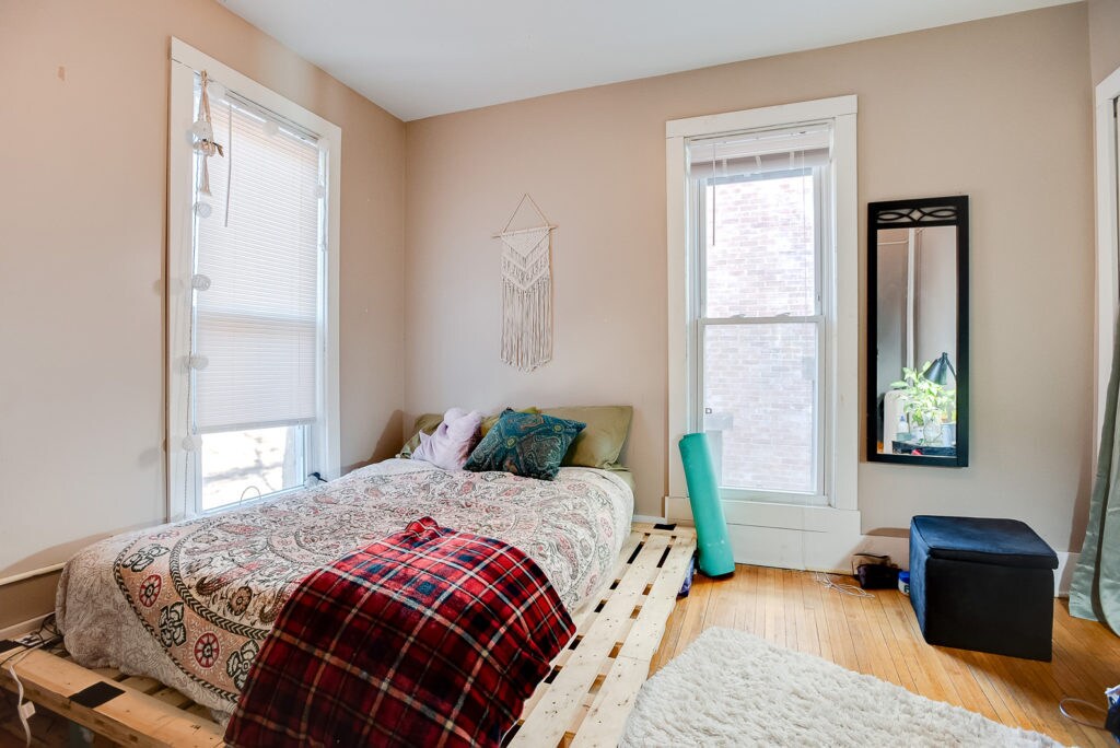 Building Photo - 425 12th Ave SE