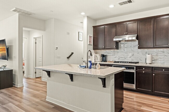 Building Photo - Spacious & Stylish 4 Bed 3 Bath in Chino P...