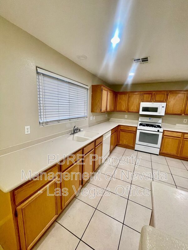 Building Photo - 3528 Laguna Veneta Ave